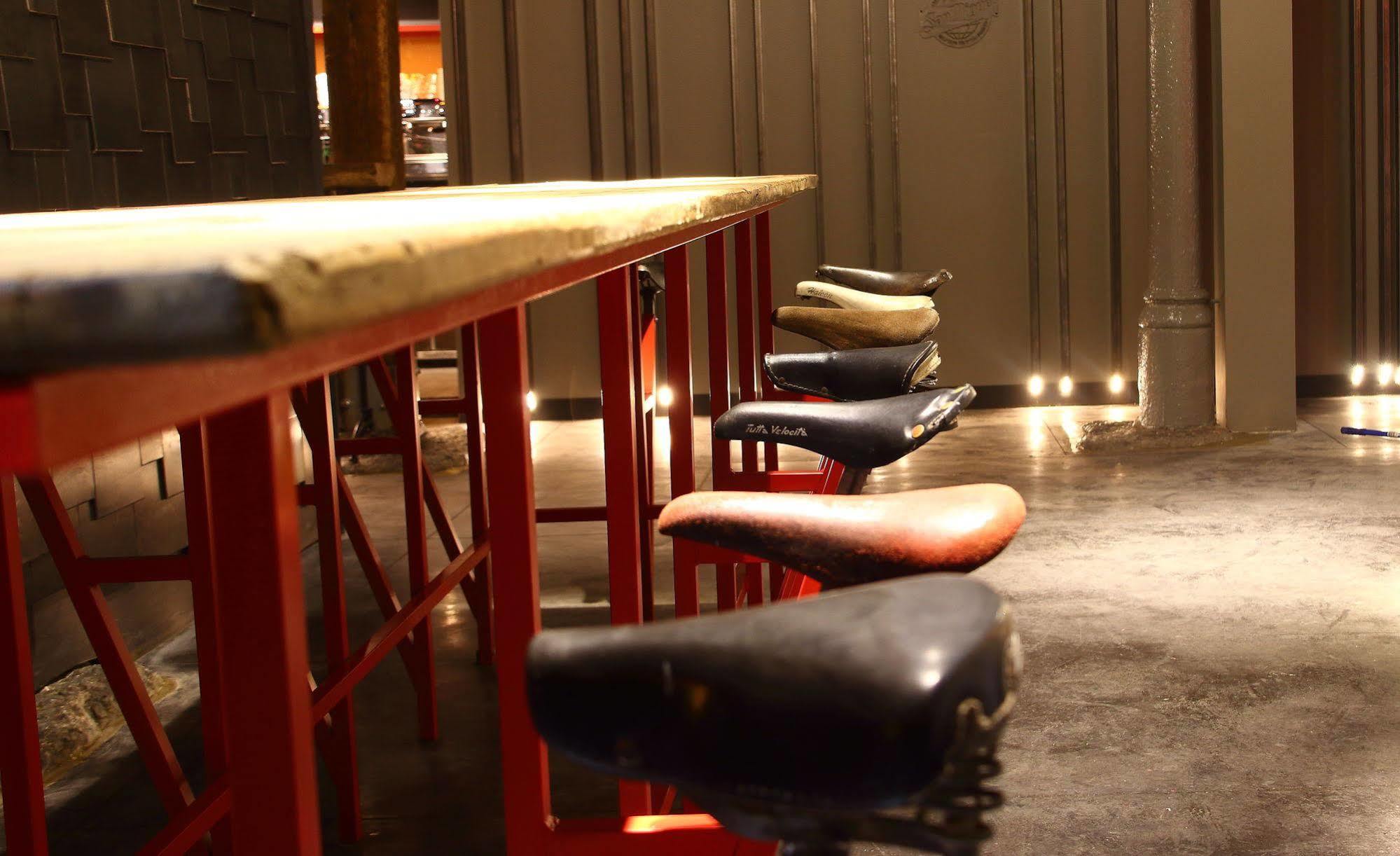 Poshtel Bilbao - Premium Hostel Εξωτερικό φωτογραφία