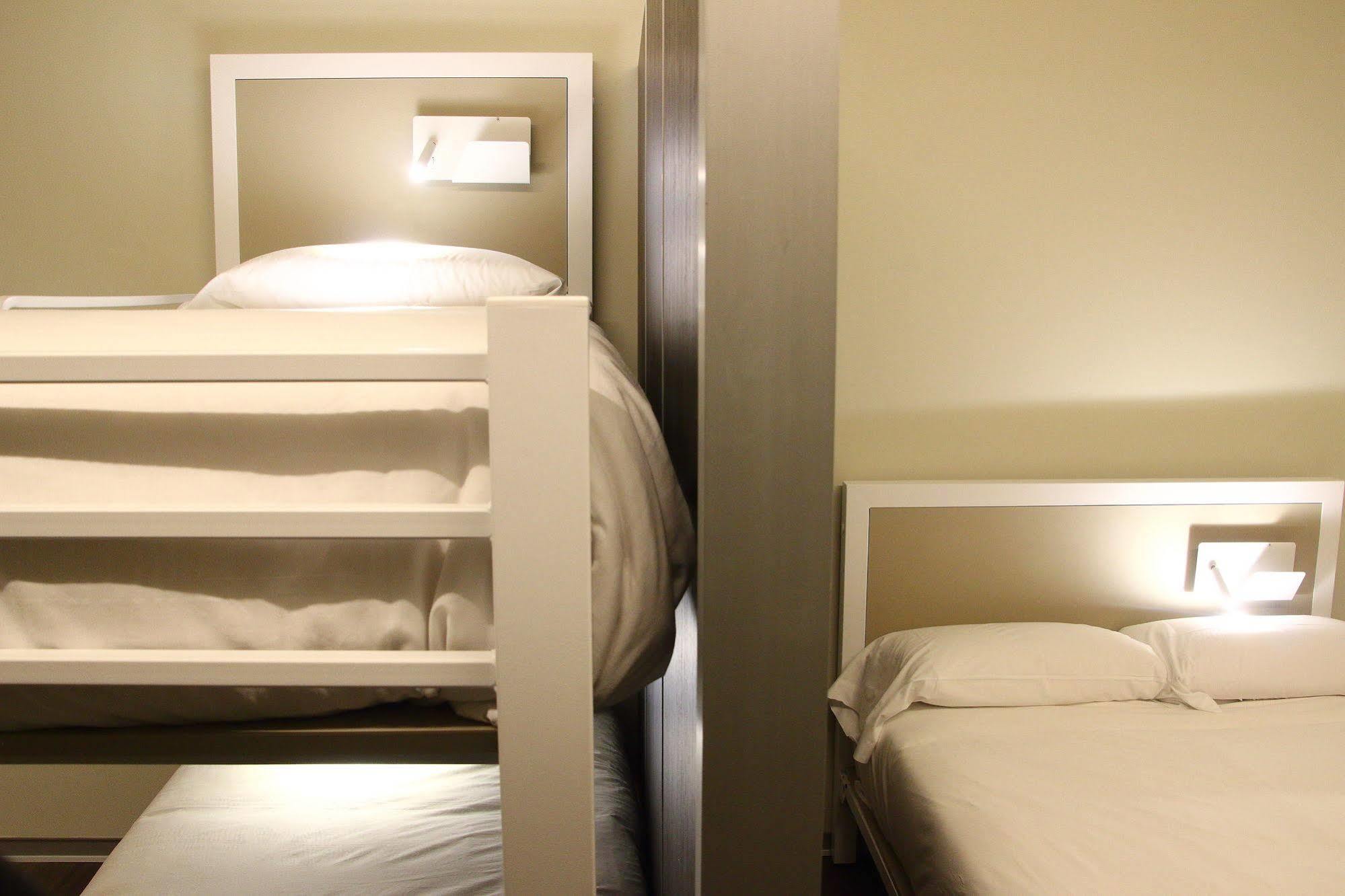 Poshtel Bilbao - Premium Hostel Εξωτερικό φωτογραφία