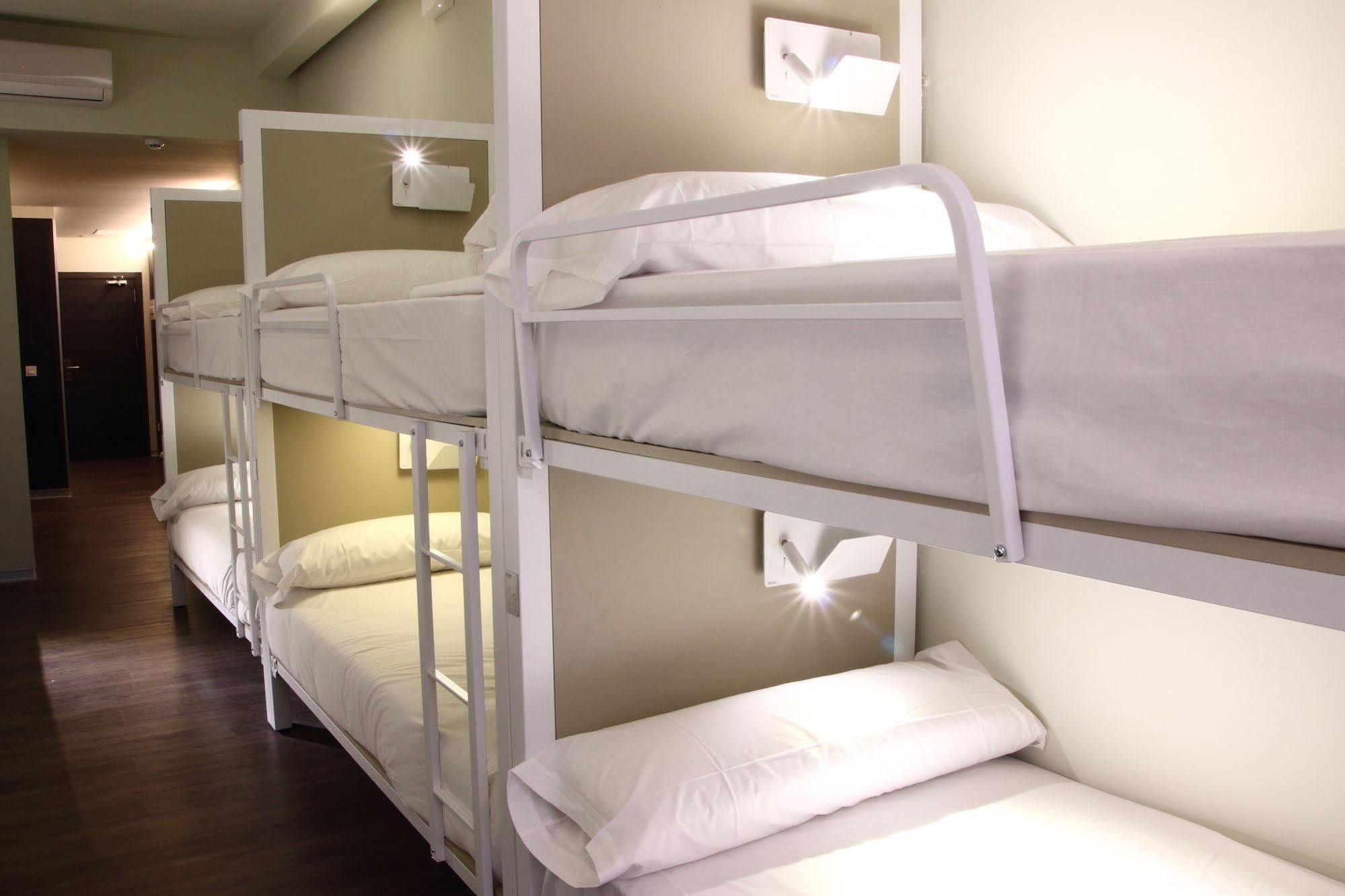 Poshtel Bilbao - Premium Hostel Εξωτερικό φωτογραφία