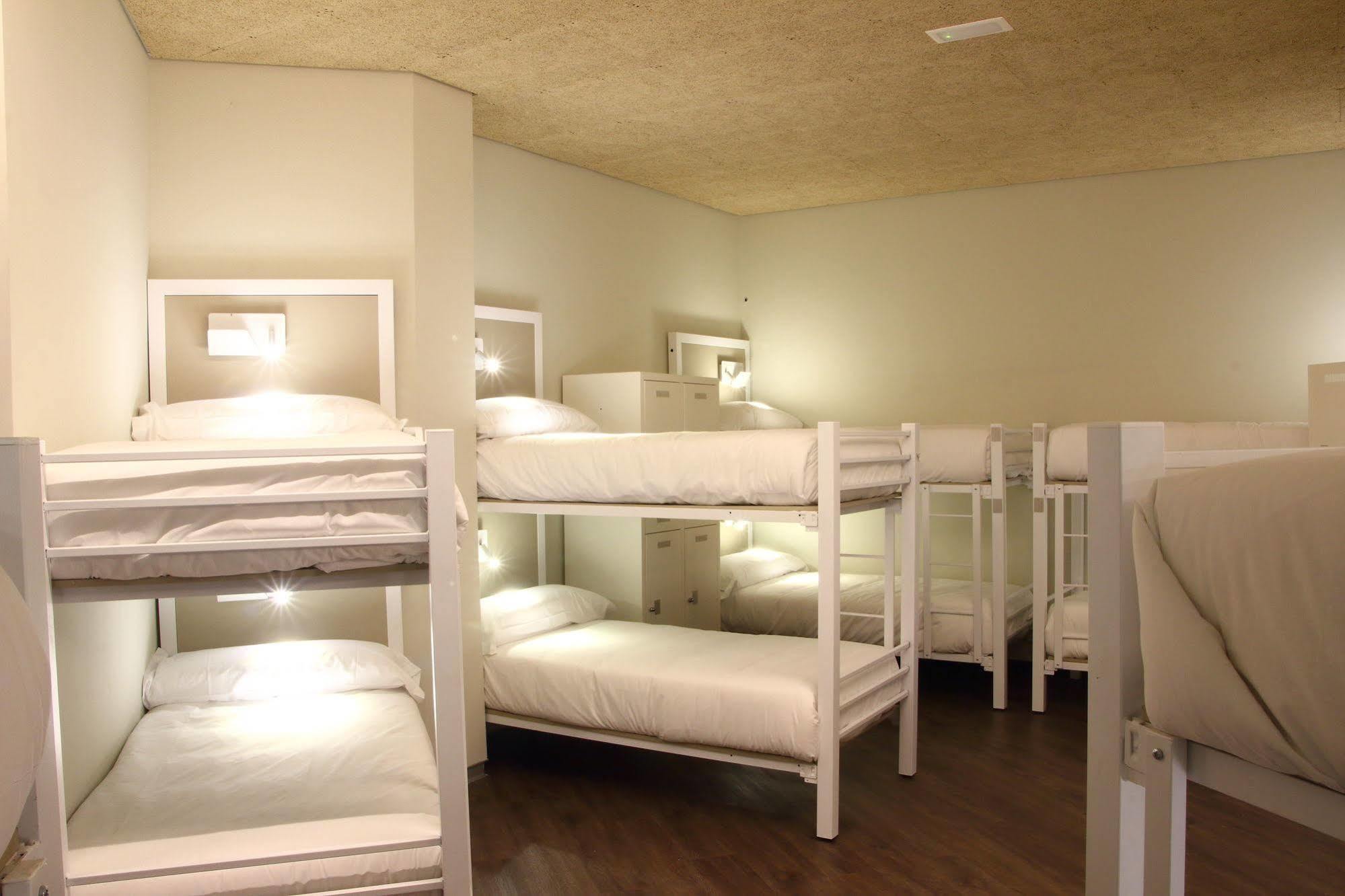 Poshtel Bilbao - Premium Hostel Εξωτερικό φωτογραφία