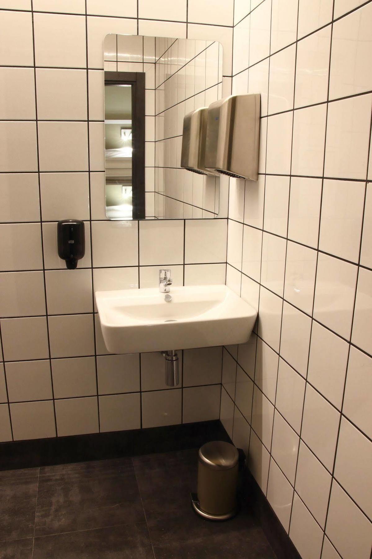 Poshtel Bilbao - Premium Hostel Εξωτερικό φωτογραφία