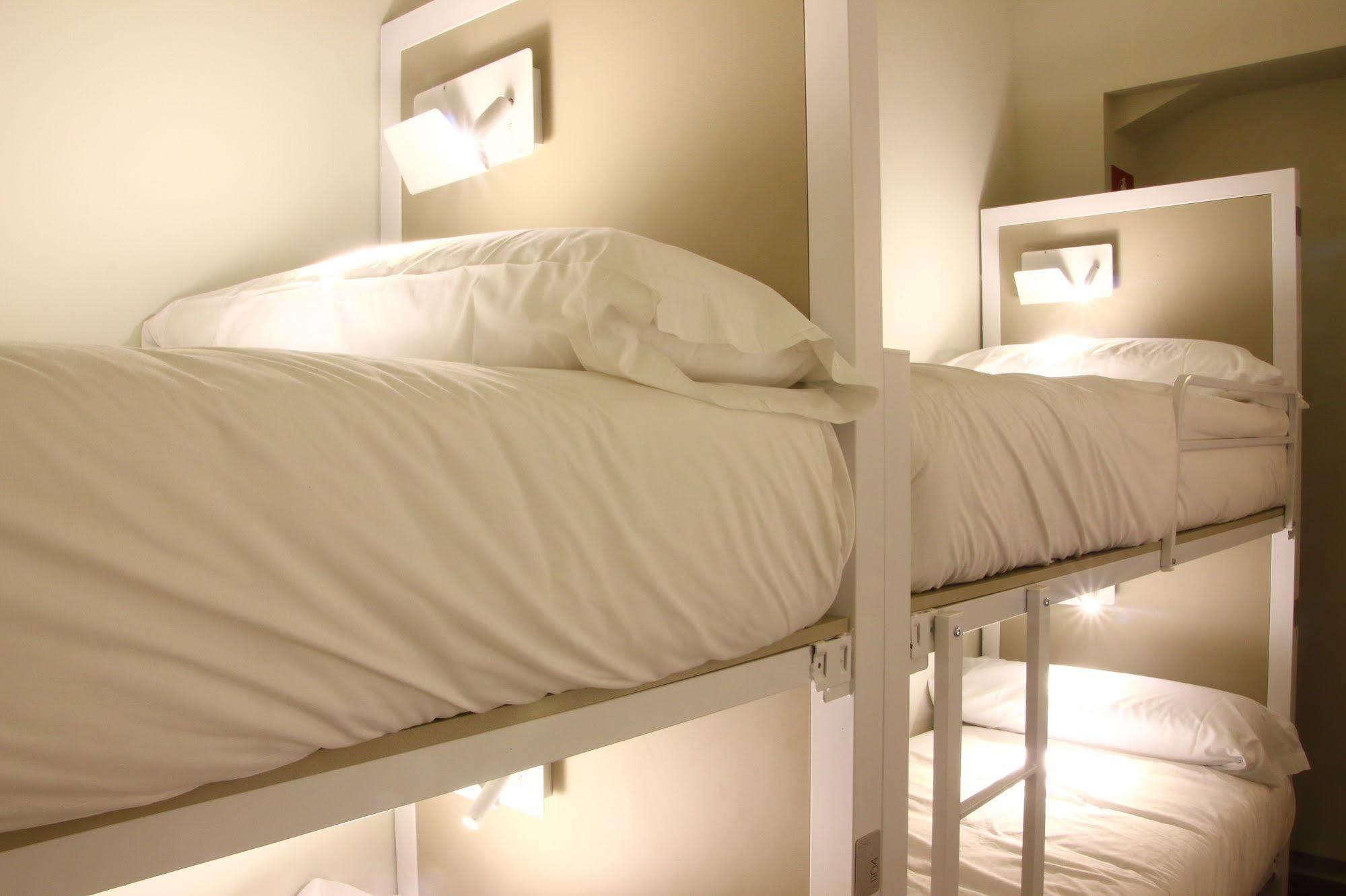Poshtel Bilbao - Premium Hostel Εξωτερικό φωτογραφία